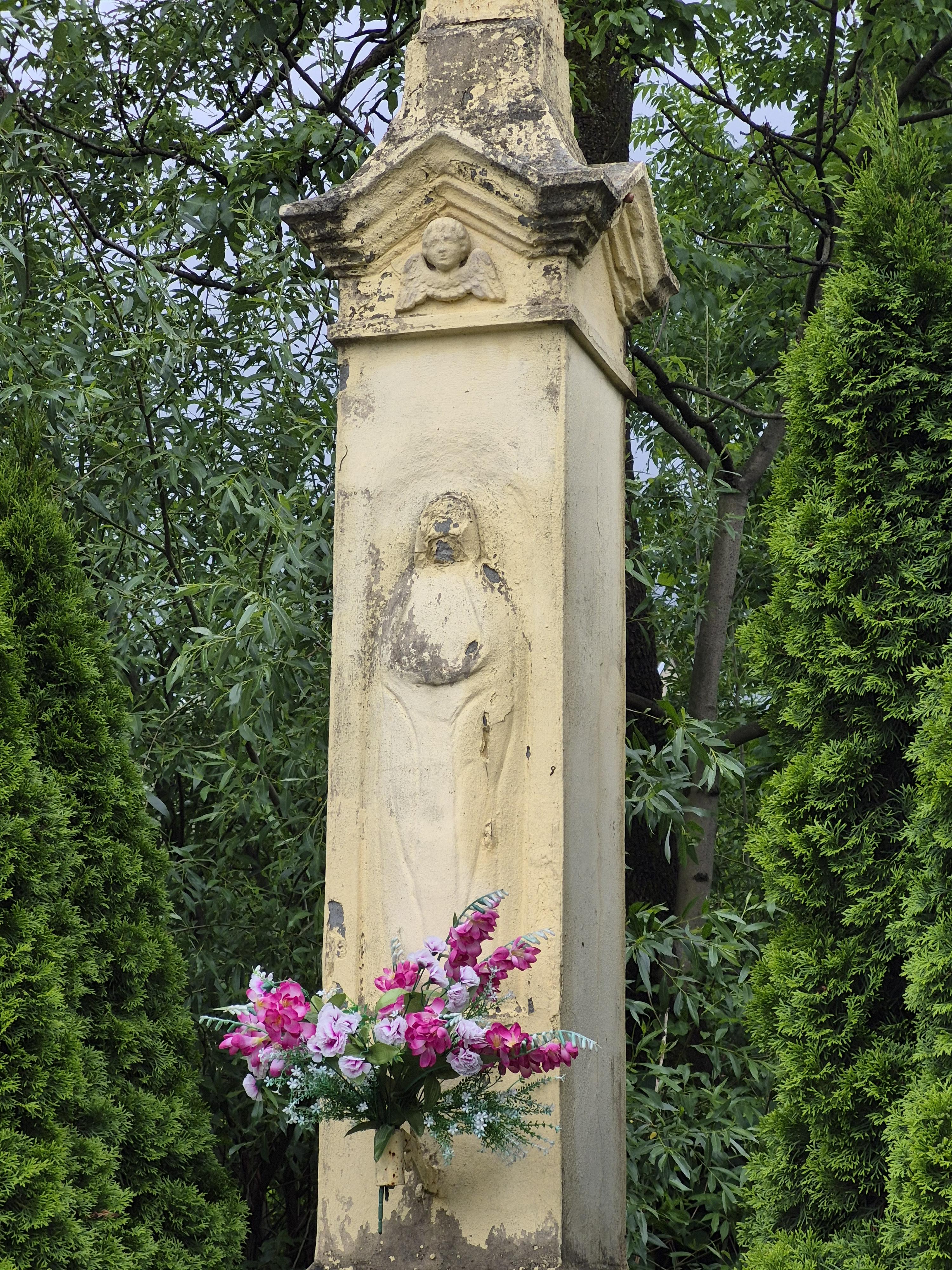 przydrożny krzyż z&nbsp;kamienia