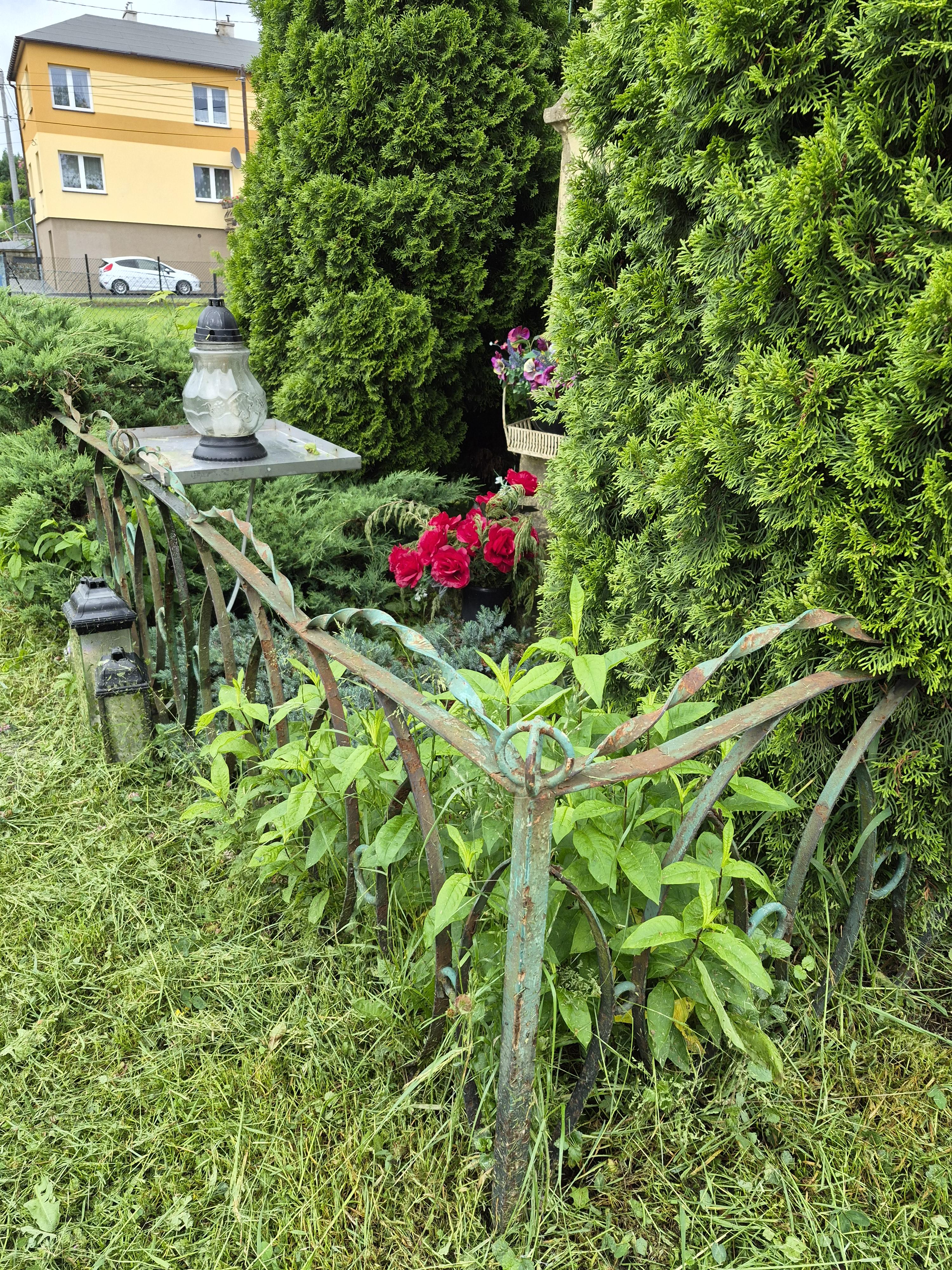 przydrożny krzyż z&nbsp;kamienia